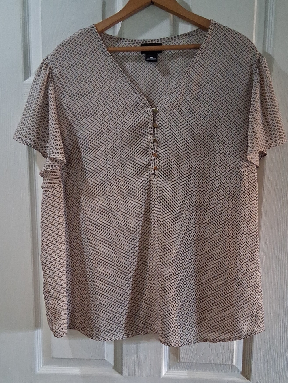 Liz Claiborne Beige Patterned Short Sleeve Shirt
